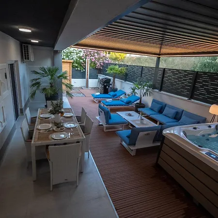 Del Alma Apartment Split